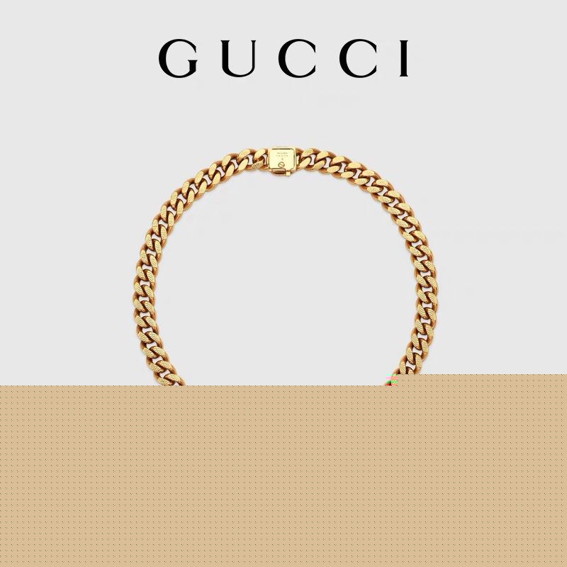 G*u*i necklaces
